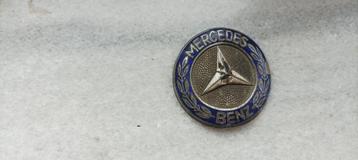 Emblème Mercedes des années 60 disponible aux enchères