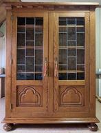 Massief eiken kast met glas in lood ramen - € 1.450, Ophalen