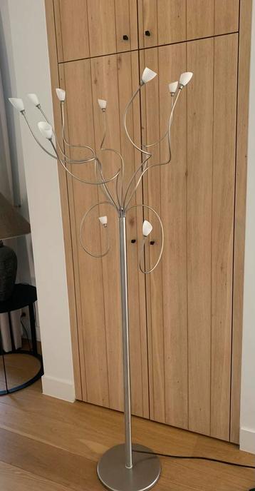 Vloerlamp design beschikbaar voor biedingen