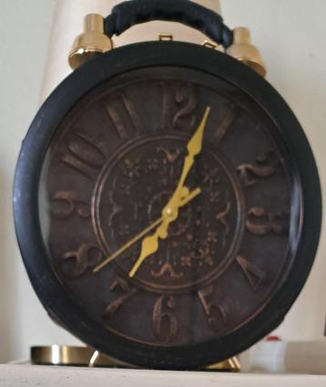 Fantasy antieke Klok tas beschikbaar voor biedingen