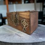Antieke houten kistje met sleutel, Antiek en Kunst, Antiek | Overige Antiek, Ophalen of Verzenden