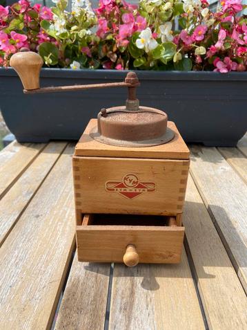 Oude koffiemolens beschikbaar voor biedingen