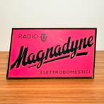 RECLAMEBORD RADIO TV MAGNADYNE ORIGINEEL VINTAGE JAREN ’50, Verzenden, Gebruikt, Reclamebord