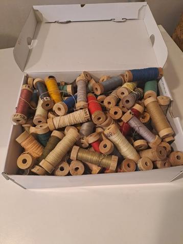 100 antieke houten garenklosjes beschikbaar voor biedingen