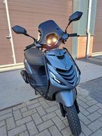 Piaggio Zip 4-Takt Scooter Argaat Grijs LED (A Klasse), Fietsen en Brommers, Ophalen, Zo goed als nieuw, Piaggio