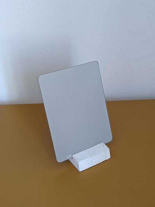 Spiegel met terrazzo houder, Huis en Inrichting, Woonaccessoires | Spiegels, Zo goed als nieuw, Minder dan 50 cm, Minder dan 100 cm