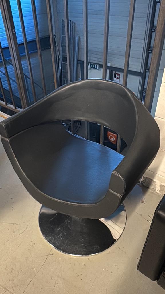 ronde knipstoel damesstoel kapper zwart pomp thuiskapper, Huis en Inrichting, Woonaccessoires | Overige, Nieuw, Ophalen