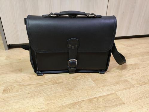 Saddleback Leather Thin Front Pocket Briefcase (winkel=600$), Handtassen en Accessoires, Tassen | Schoudertassen, Nieuw, Verzenden