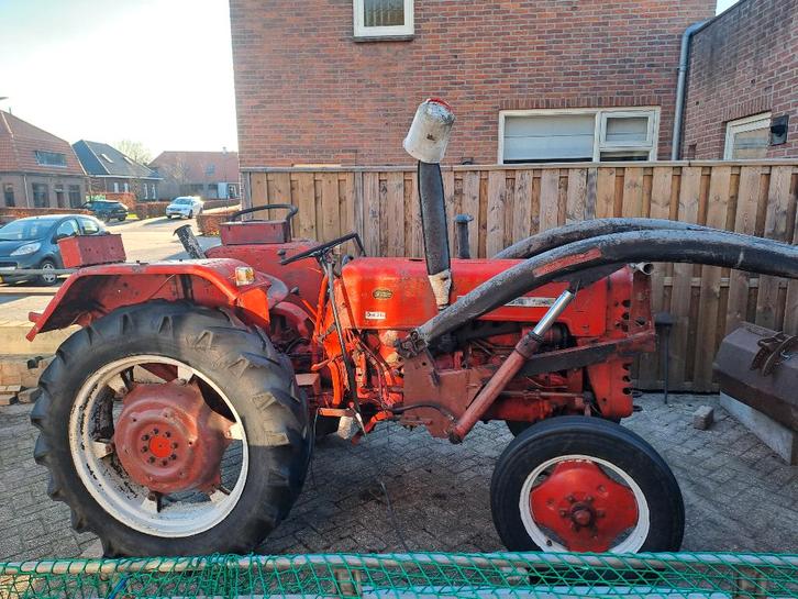 Mc cormick d436 met voorlader oldtimer, Articles professionnels, Agriculture | Tracteurs, McCormick, jusqu'à 80 ch, Oldtimer/Ancêtre