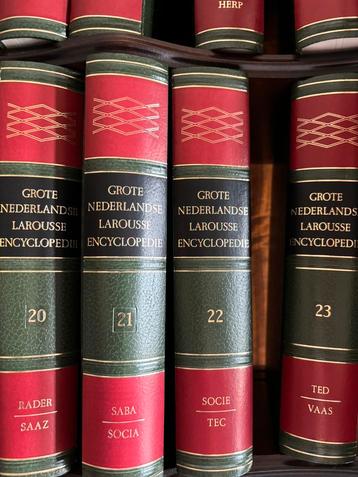 23 delig Larousse encyclopedie ,doe een bod !!