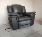 Fauteuil électrique en cuir italien avec option de levage, Huis en Inrichting, Fauteuils, Ophalen, Zo goed als nieuw, Leer, Cuir italien noir