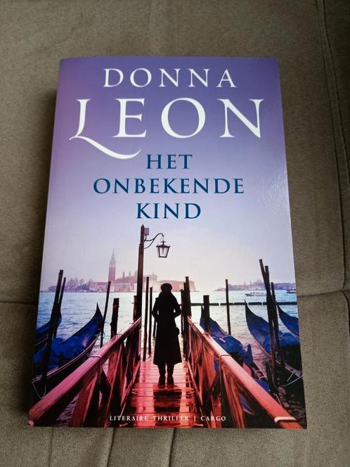 Donna Leon - het onbekende kind, Livres, Thrillers, Comme neuf, Amérique, Enlèvement ou Envoi