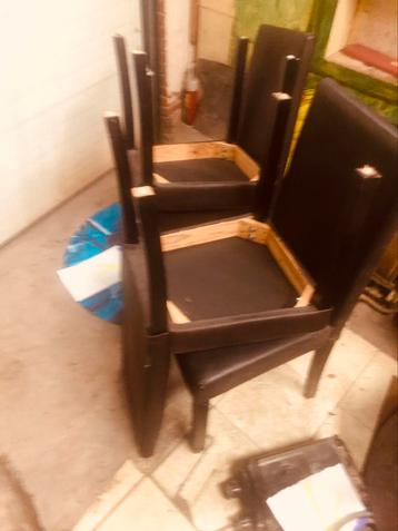 6 Stoelen  minder dan 1€ per stuk beschikbaar voor biedingen