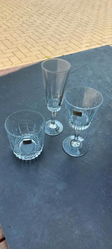 Glazenset 3x4, Enlèvement