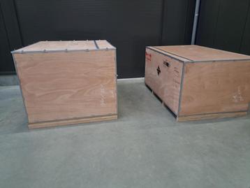 gratis 2 houten kisten beschikbaar voor biedingen