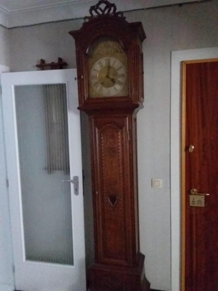 Grande horloge comtoise en noyer sculpté, Antiek en Kunst, Antiek | Klokken, Ophalen