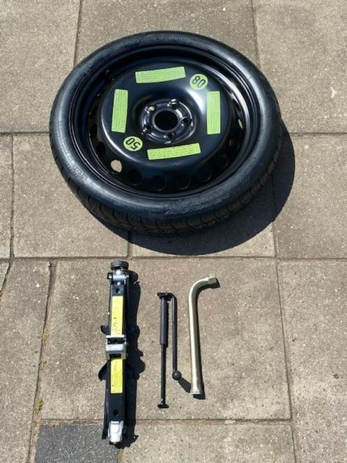 Audi A4 B8 Thuiskomer 2007 / 2015 + gereedschap, Auto-onderdelen, Banden en Velgen, Banden en Velgen, All Season, 19 inch, 135 mm