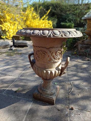 VASE MEDICIS DE JADIN EN FONTE 19IEME, Enlèvement