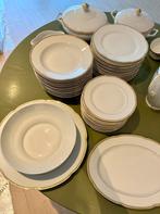 Porceleinen servies met gouden rand- Baudour minstens 12pers, Antiek en Kunst, Ophalen