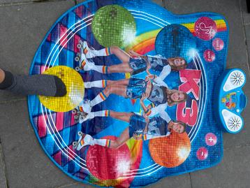 Dansmat k3, Enlèvement