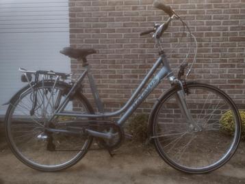 Damesfiets BATAVUS ALS NIEUW! beschikbaar voor biedingen