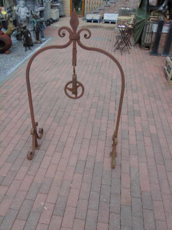 Smeedijzeren portiek van Fleur de Lys, Tuin en Terras, Tuinwanddecoratie, Nieuw, Ophalen