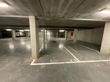 Garage Binnenstaanplaats wagen Silsburg Deurne onm vrij beschikbaar voor biedingen