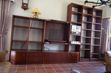 Modulaire boekenkast + tv beschikbaar voor biedingen
