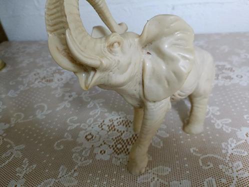 Witte Albasten Olifant – Elegant Beeldhouwwerk, Verzamelen, Beelden en Beeldjes, Zo goed als nieuw, Dier, Ophalen