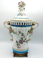 Porseleinen urn versierd met bloemen, Antiek en Kunst, Ophalen