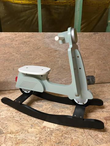 Childhome schommel Scooter Vespa  beschikbaar voor biedingen