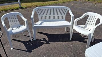 tuinbank en stoelen beschikbaar voor biedingen