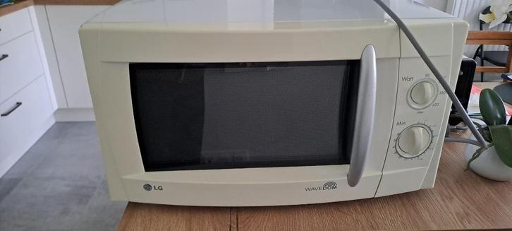 Micro-ondes, Electroménager, Micro-ondes, Utilisé, À Poser, 45 à 60 cm, Plaque tournante, Enlèvement