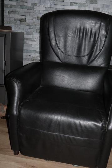 elektrische Kunstlederen relaxfauteuil 1 persoon goede staat beschikbaar voor biedingen