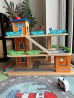 Houten autogarage met autootjes, Ophalen, Gebruikt, Rij- of Hobbelspeelgoed