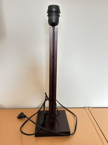 Houten lampenvoet beschikbaar voor biedingen