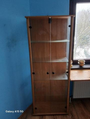 A vendre armoire vitre beschikbaar voor biedingen