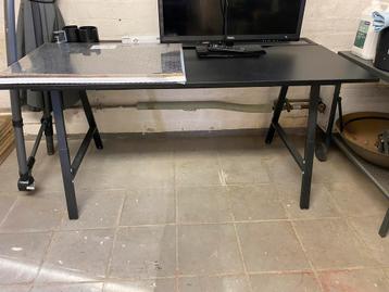 Ikea gamebureau beschikbaar voor biedingen