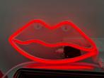 Lampe néon LED lèvres - 220 V ou 3AA - rétro vintage mancave, Collections, Enlèvement ou Envoi, Comme neuf, Panneau publicitaire
