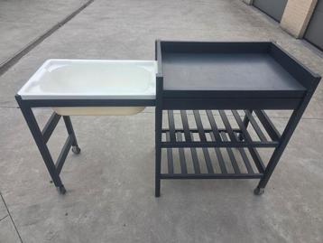 Babybad + verzorgtafel beschikbaar voor biedingen