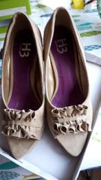Chaussures en dain  beige pointure 36, hauteur  talon 10 cm, Ophalen, Zo goed als nieuw, Beige