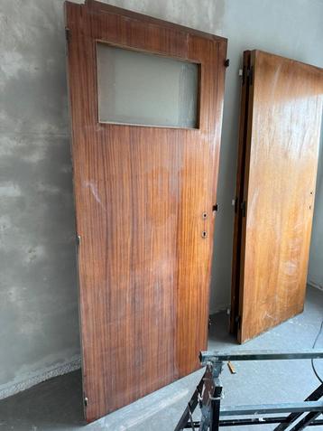 Volle zware houten deur gratis beschikbaar voor biedingen