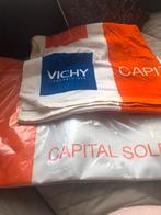 Sac et drap de  plage / piscine  et avec logo Vichy, Comme neuf