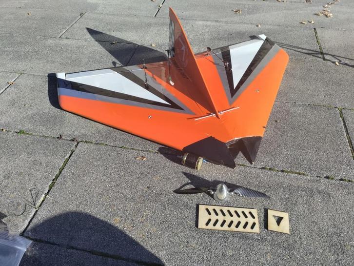 extreme flight outlaw delta, Hobby en Vrije tijd, Modelbouw | Radiografisch | Vliegtuigen, Gebruikt, Elektro, Ophalen