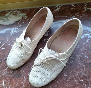 Alexandria Geklede veterschoenen dames maat 38 Beige beschikbaar voor biedingen