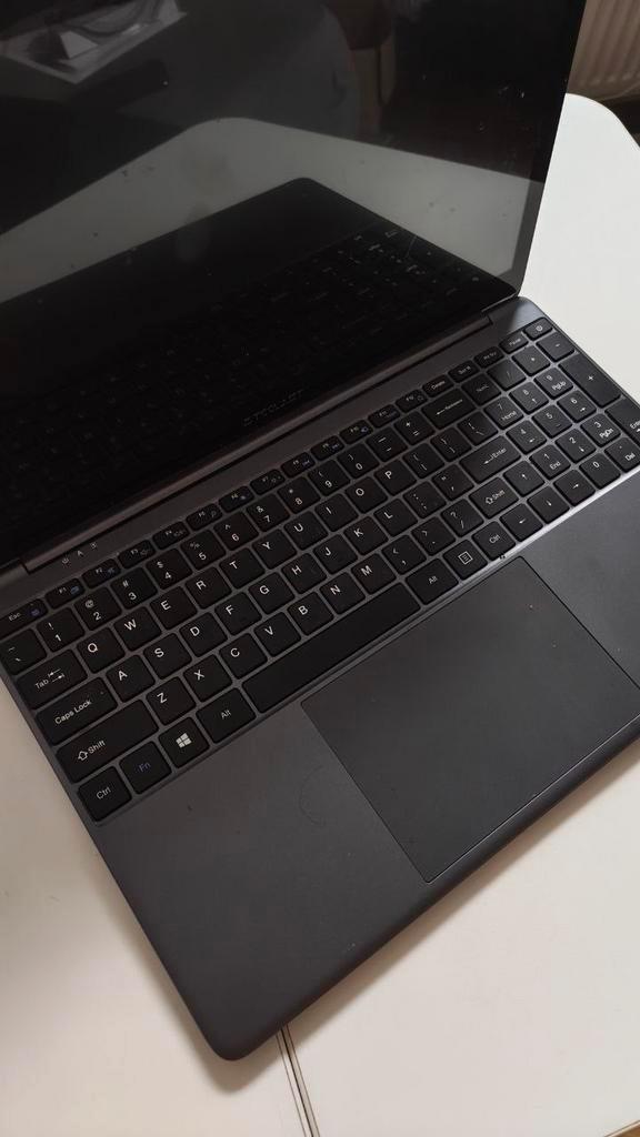 Teclast F15S laptop, touchscreen werkt soms, licht gebogen, Computers en Software, Windows Laptops, Zo goed als nieuw, Ophalen of Verzenden