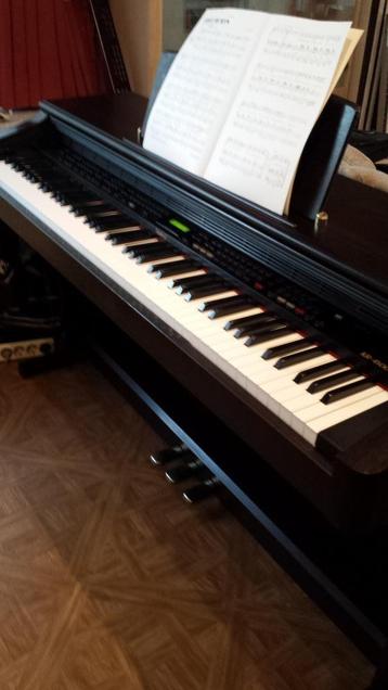 PIANO NODIG. Wij hebben er verschillende. DIVERSE prijzen.  beschikbaar voor biedingen