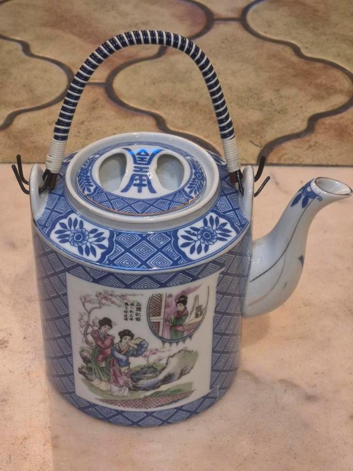 Théière vintage en porcelaine chinoise en très bon état., Antiquités & Art, Antiquités | Porcelaine, Enlèvement