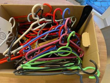 Klerenhangers beschikbaar voor biedingen