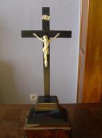 Kruisbeeld op sokkel - 12 cm x 22 cm x 56 cm, Ophalen